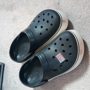 crocs black